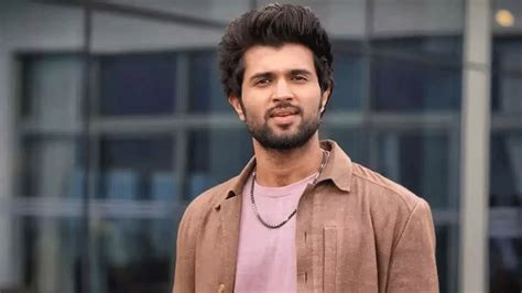 El Concierto BollyBeats en Madrid: Una Noche de Música Indiosa con Vijay Deverakonda!